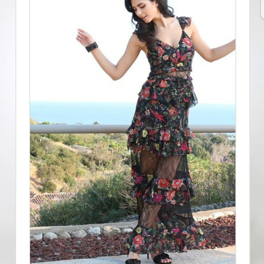 😙Nikibiki l BEAUTIFUL FLORAL DRESS - Picture 3 of 4